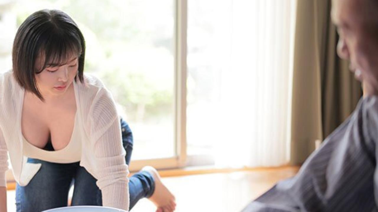 Bố chồng nhờ con dâu vuốt trụ hộ vì ngã gãy cả hai tay