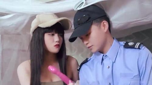 Anh bảo vệ may mắn đi kiểm tra gặp em nữ sinh viên đang dùng sextoy