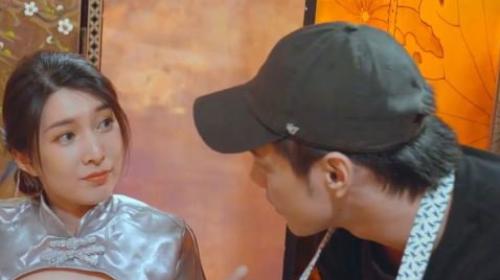 Anh thợ chụp ảnh may mắn húp được em gái múp lồn to hơn chị dậu