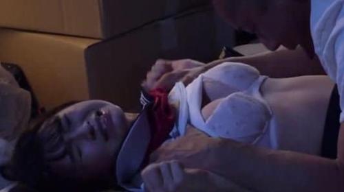 Nữ sinh bị hiếp dâm bởi gã hàng xóm nghiện sex