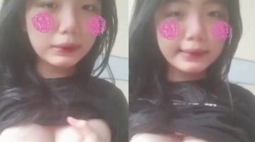 Em gái mới lớn nhũ hoa đỏ hồng đẹp tuyệt vời