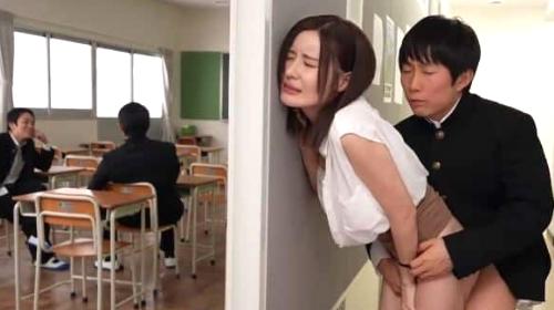 Cô giáo cho học trò địt, nào ngờ cậu bắn cả vào trong